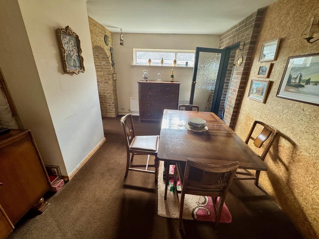 Lot: 158 - DETACHED THREE-BEDROOM BUNGALOW FOR IMPROVEMENT ON APPROX THIRD ACRE PLOT - Dining room
